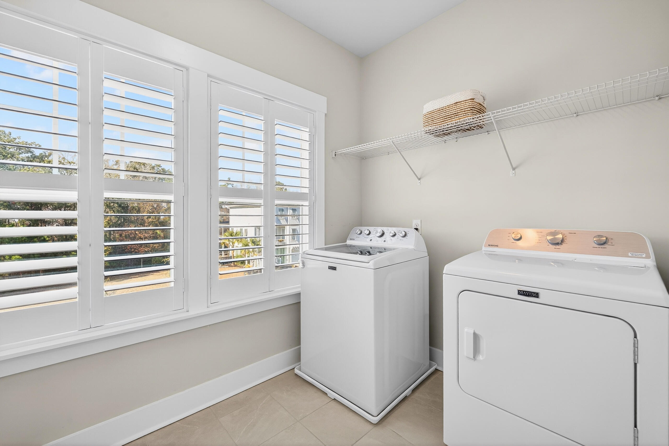 1464 Stratton Place Mount Pleasant, SC 29466 - Photo 59 of 86 Laundry room