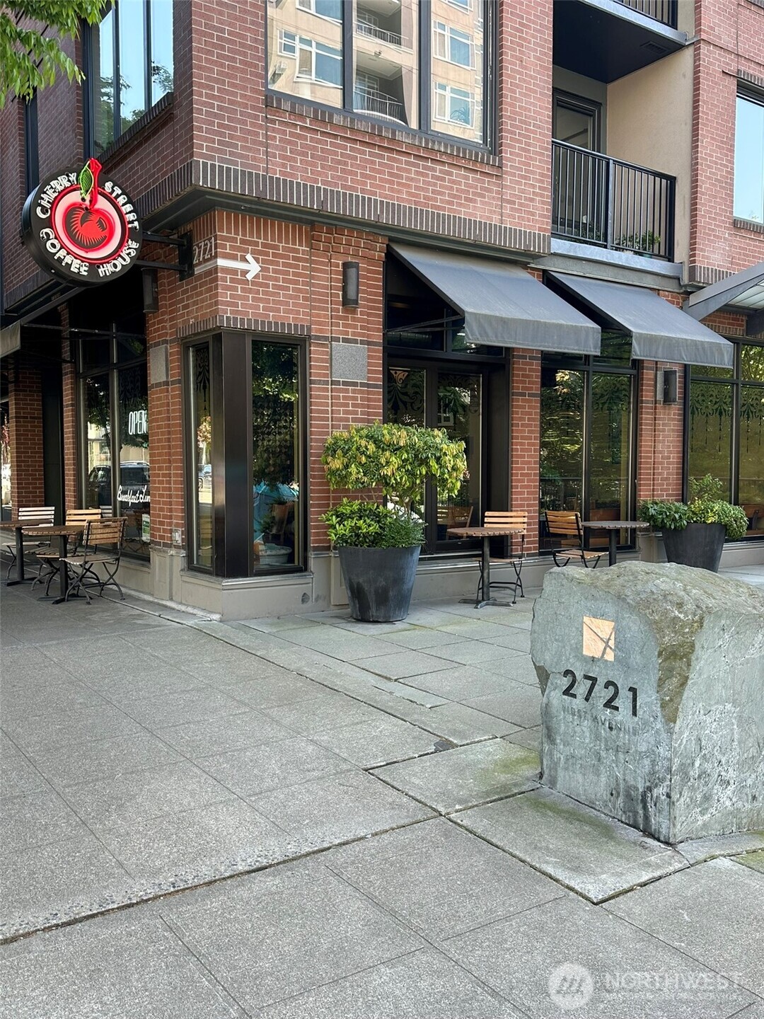 2721 1st Avenue, Unit 103 Seattle, WA 98121 - Photo 30 of 32