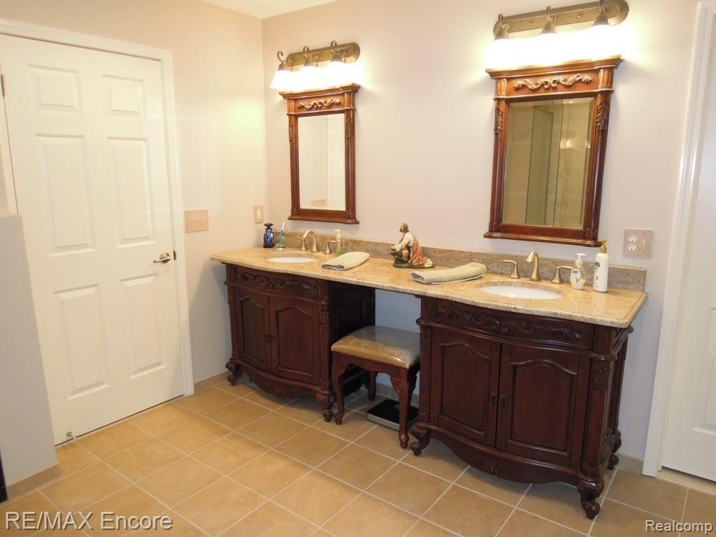 3822 Windingbrook Circle, Unit 8 Rochester Hills, MI 48309 - Photo 34 of 64