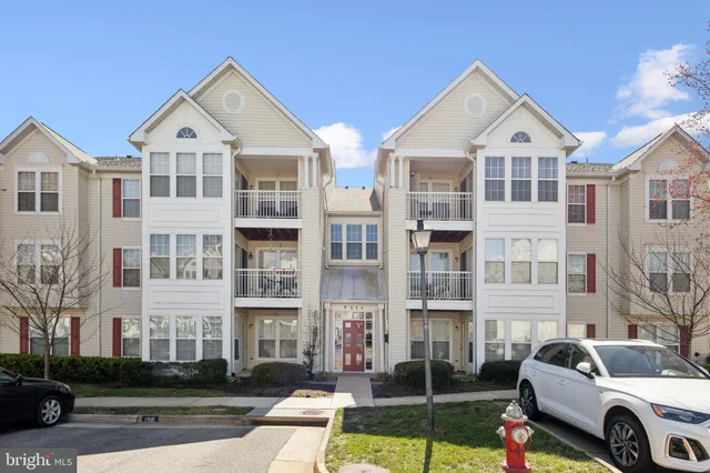 $385,000 | 7514 Snowpea Court, Unit G, Alexandria, VA 22306
