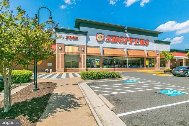 $385,000 | 7514 Snowpea Court, Unit G, Alexandria, VA 22306