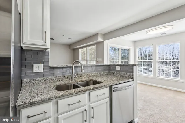 $385,000 | 7514 Snowpea Court, Unit G, Alexandria, VA 22306