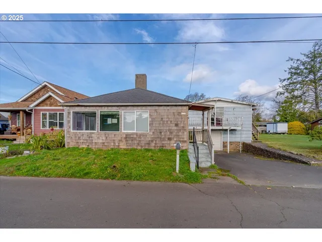 $324,900 | 1110 6th Avenue, Seaside, OR 97138