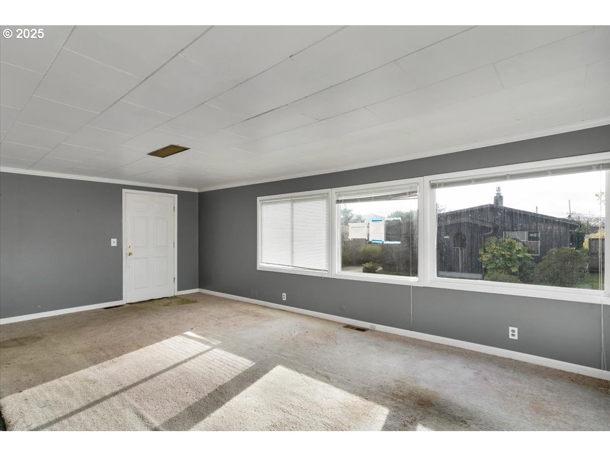 1110 6th Avenue Seaside, OR 97138 - Photo 12 of 48