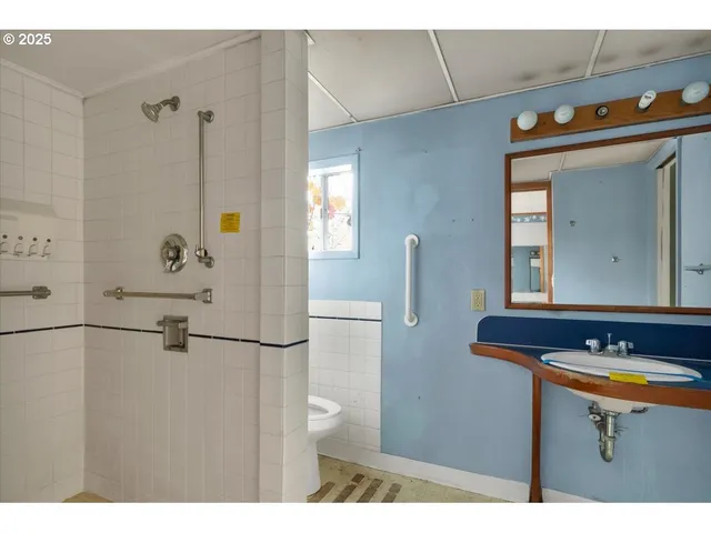 $324,900 | 1110 6th Avenue, Seaside, OR 97138