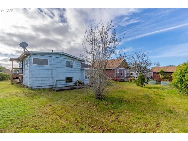 $324,900 | 1110 6th Avenue, Seaside, OR 97138