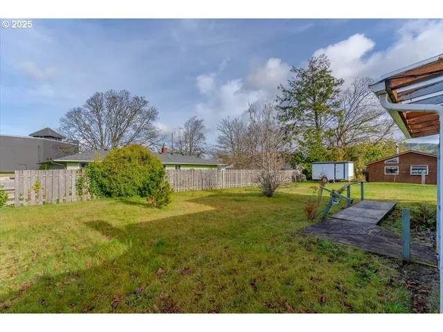 $324,900 | 1110 6th Avenue, Seaside, OR 97138