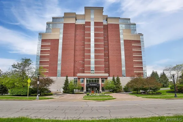 $295,000 | 132 Lakefront Boulevard, Unit 204, Buffalo, NY 14202