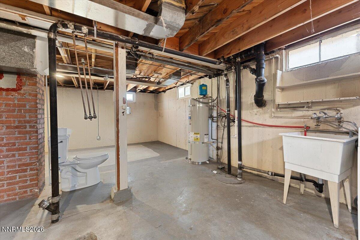 736 Yori Avenue Reno, NV 89502 - Photo 28 of 35 a view of a walk in closet