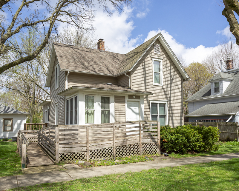 421 Prospect Street DeKalb, IL 60115 - Photo 2 of 37