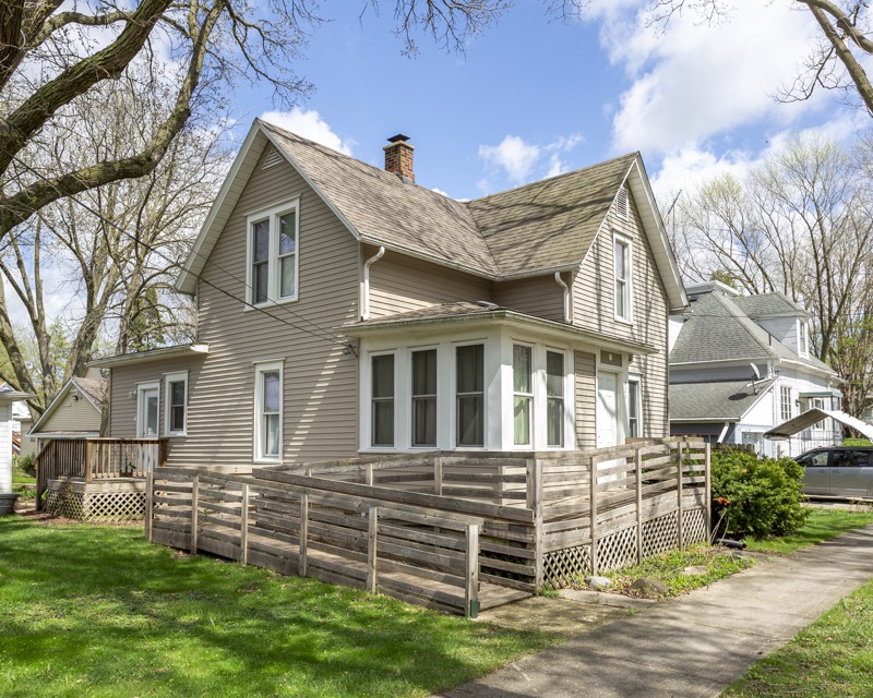 421 Prospect Street DeKalb, IL 60115 - Photo 3 of 37