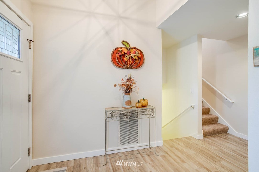 15707 Southeast 166th Place Renton, WA 98058 - Photo 4 of 24 Gallery Image 4