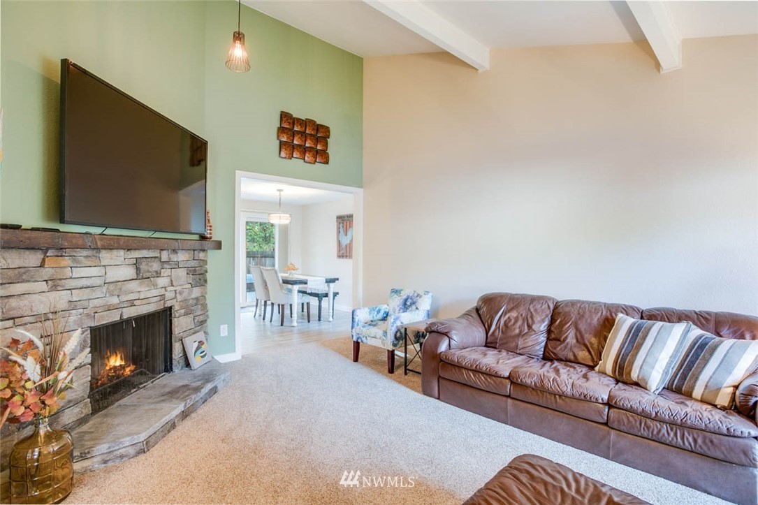 15707 Southeast 166th Place Renton, WA 98058 - Photo 6 of 24 Gallery Image 6
