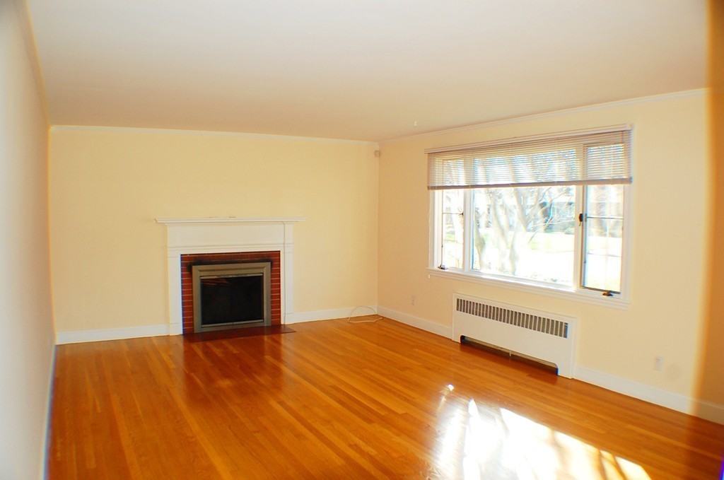 82 Russell Road Framingham, MA 01702 - Photo 3 of 24 Gallery Image 3