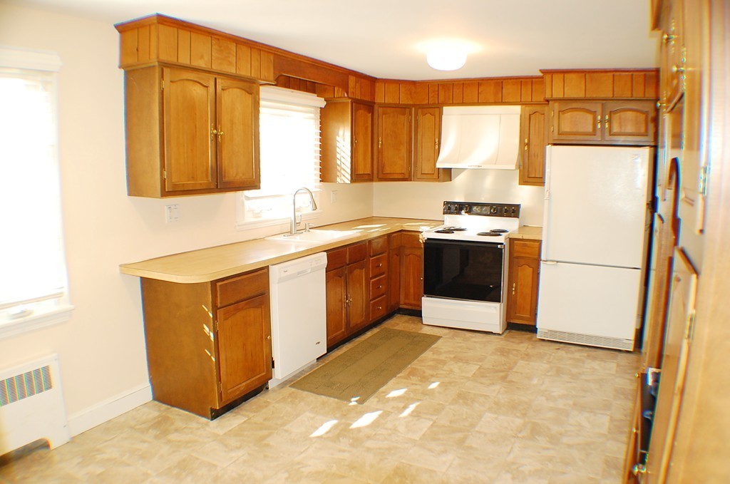 82 Russell Road Framingham, MA 01702 - Photo 8 of 24 Gallery Image 8