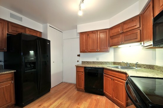 6033 North Sheridan Road, Unit 6G Chicago, IL 60660 - Photo 4 of 10