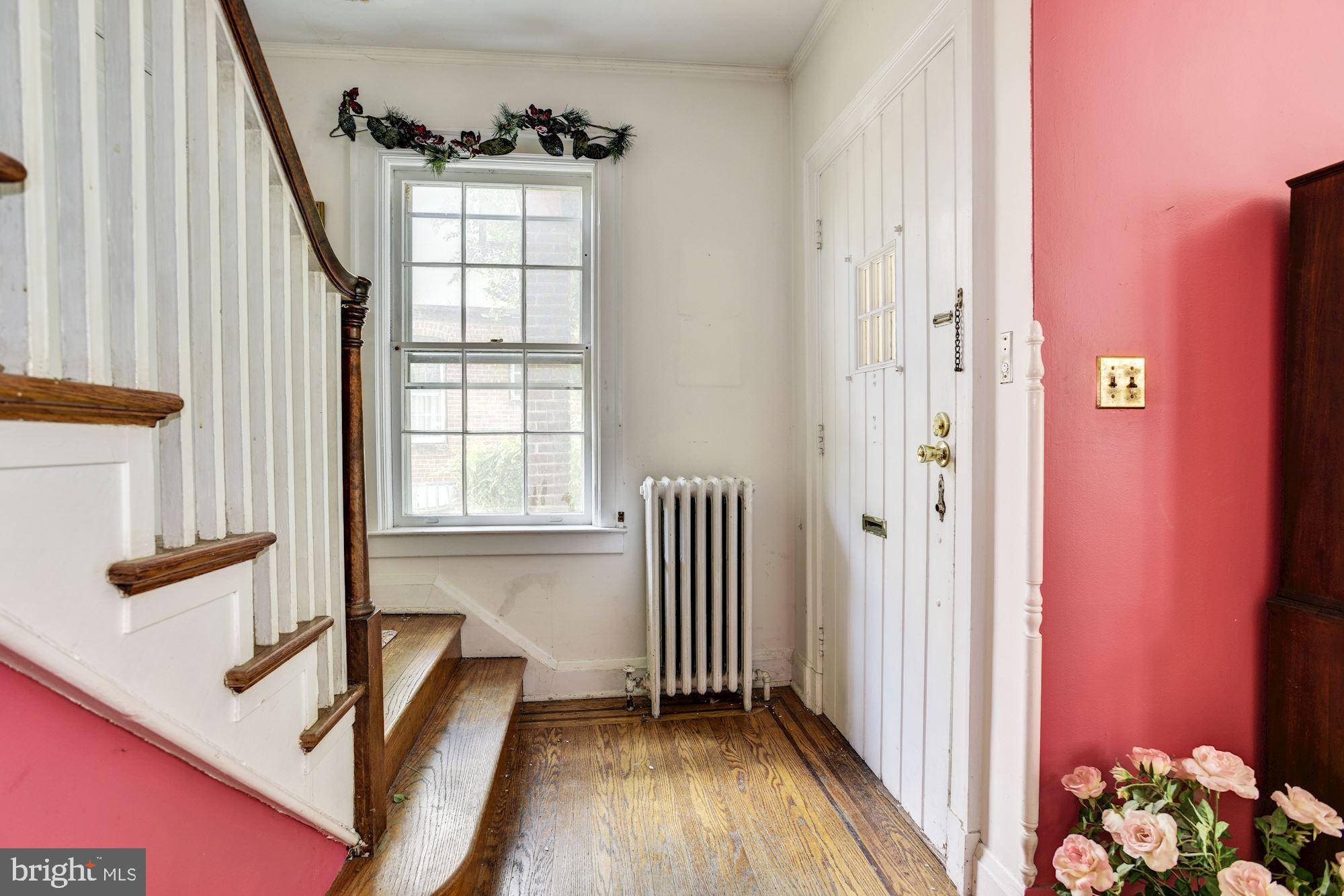 617 Nottingham Road Baltimore, MD 21229 - Photo 2 of 26 Foyer