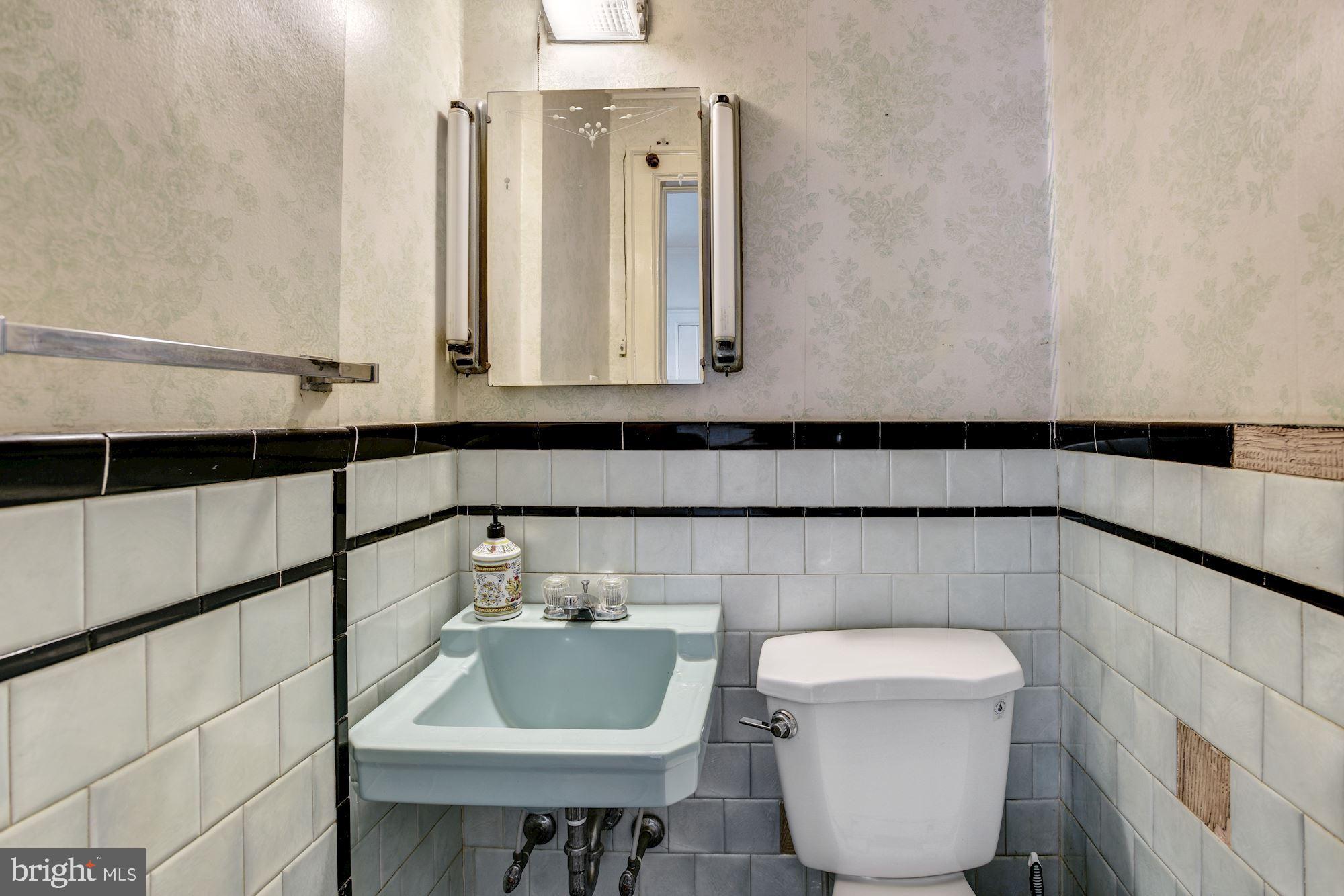 617 Nottingham Road Baltimore, MD 21229 - Photo 13 of 26 Powder Room