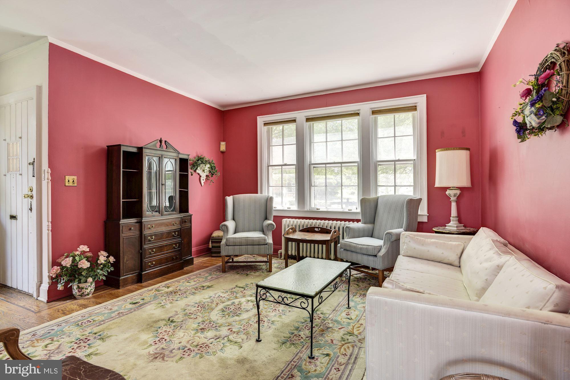 617 Nottingham Road Baltimore, MD 21229 - Photo 3 of 26 Living Room