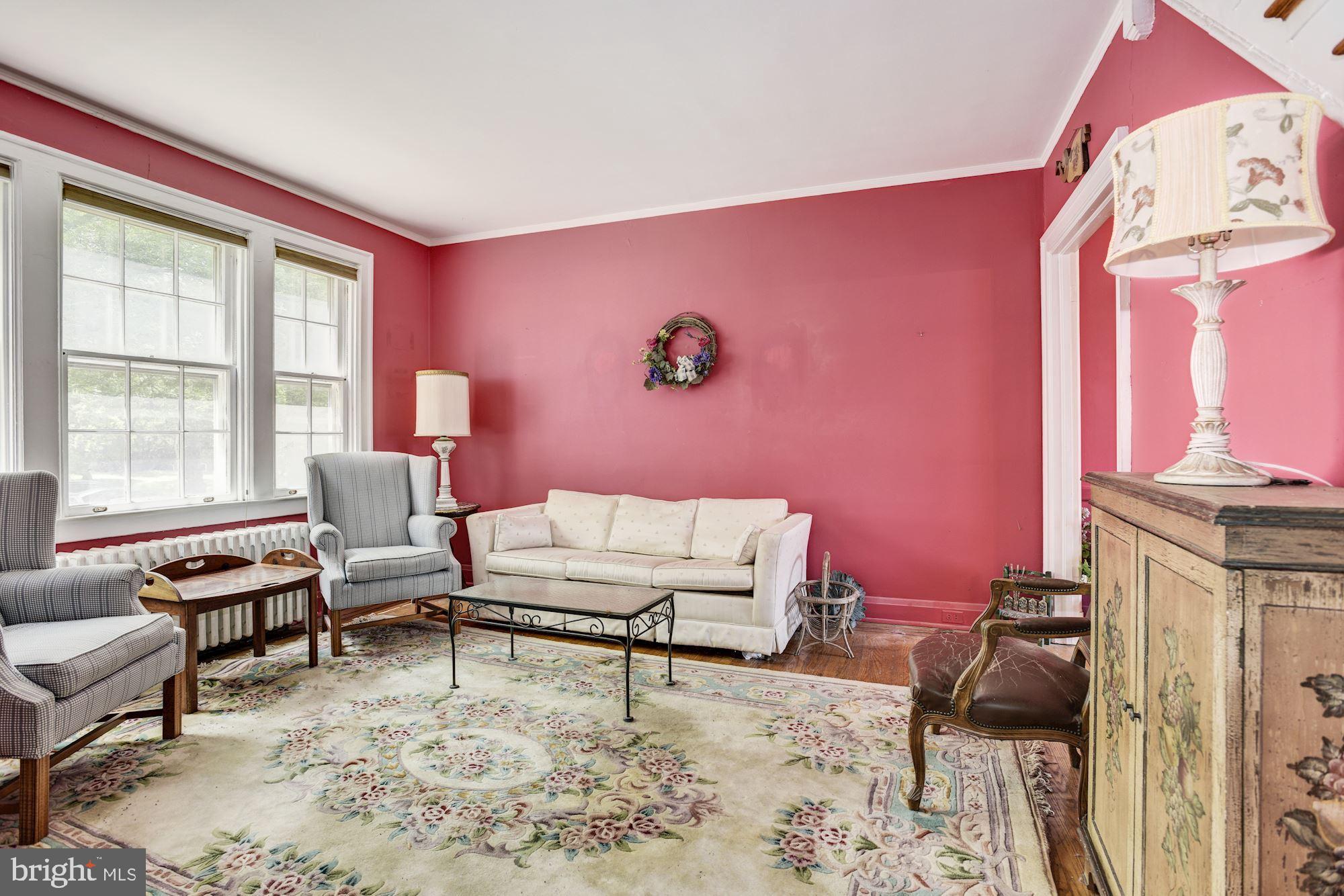 617 Nottingham Road Baltimore, MD 21229 - Photo 5 of 26 Living Room
