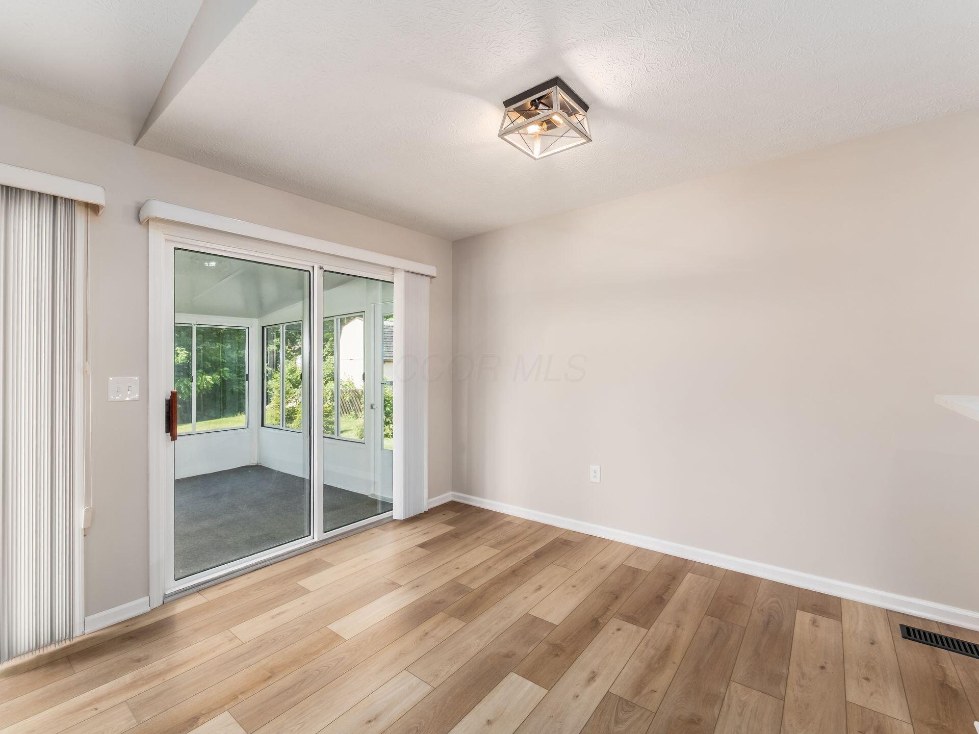 449 Senate Avenue Delaware, OH 43015 - Photo 10 of 31 Dining Space