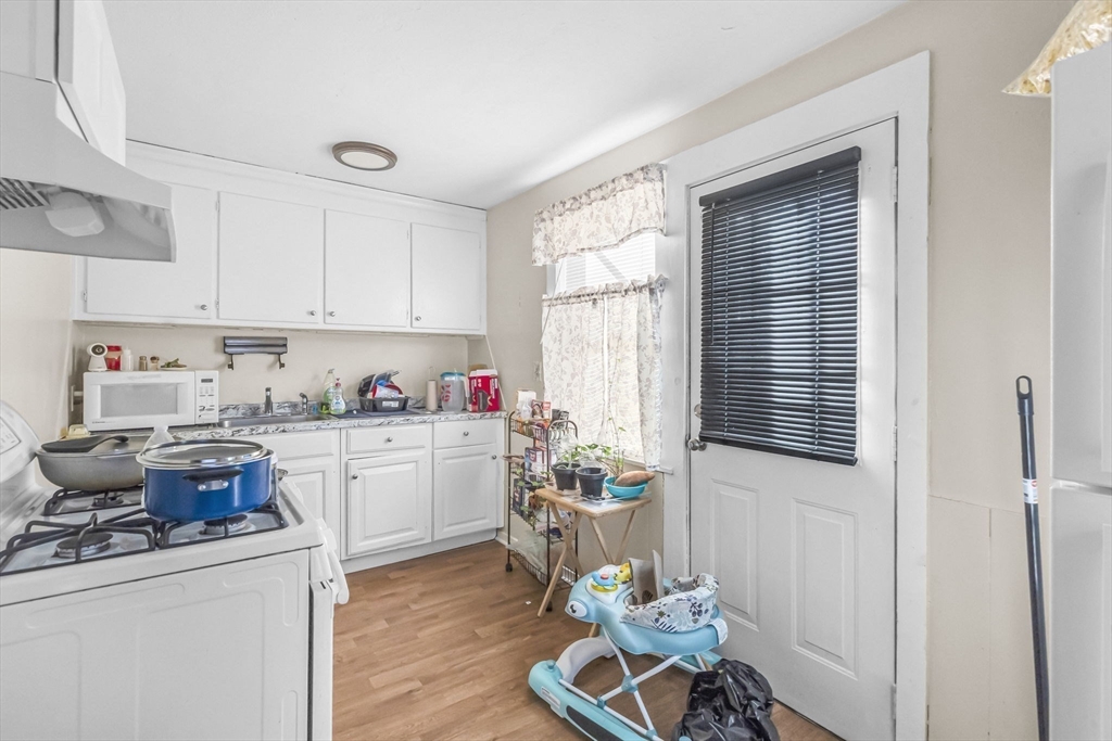 97-99 Fernwold Street Springfield, MA 01104 - Photo 8 of 32