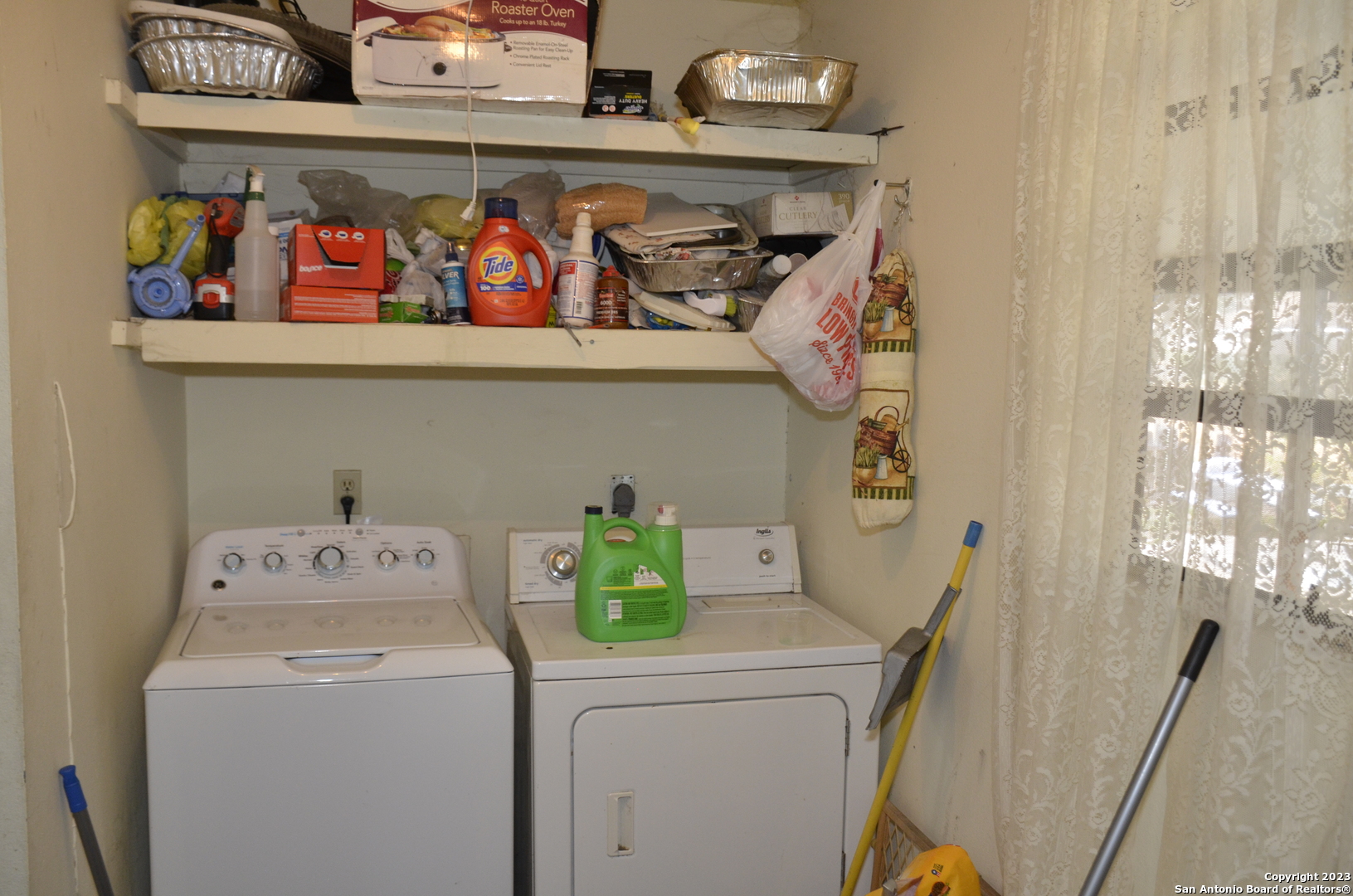 10805 Hollowell Road Atascosa, TX 78002 - Photo 7 of 25 a utility room with dryer and washer