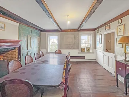 $999,888 | 118 Shelter Rock Road, Roslyn, NY 11576