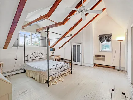 $999,888 | 118 Shelter Rock Road, Roslyn, NY 11576