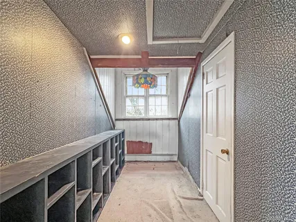 $999,888 | 118 Shelter Rock Road, Roslyn, NY 11576