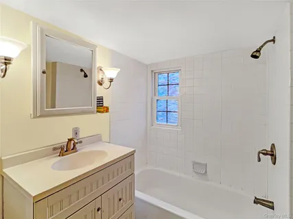 $999,888 | 118 Shelter Rock Road, Roslyn, NY 11576