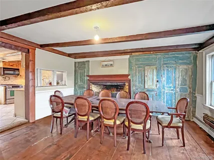 $999,888 | 118 Shelter Rock Road, Roslyn, NY 11576