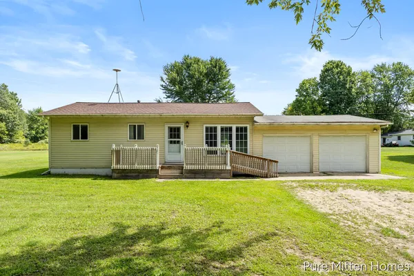 $275,000 | 6118 Hawley Highway, Belding, MI 48809