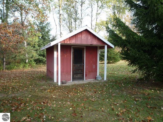 1704 South Coleman Road Shepherd, MI 48883 - Photo 13 of 39 1785828-12.JPG