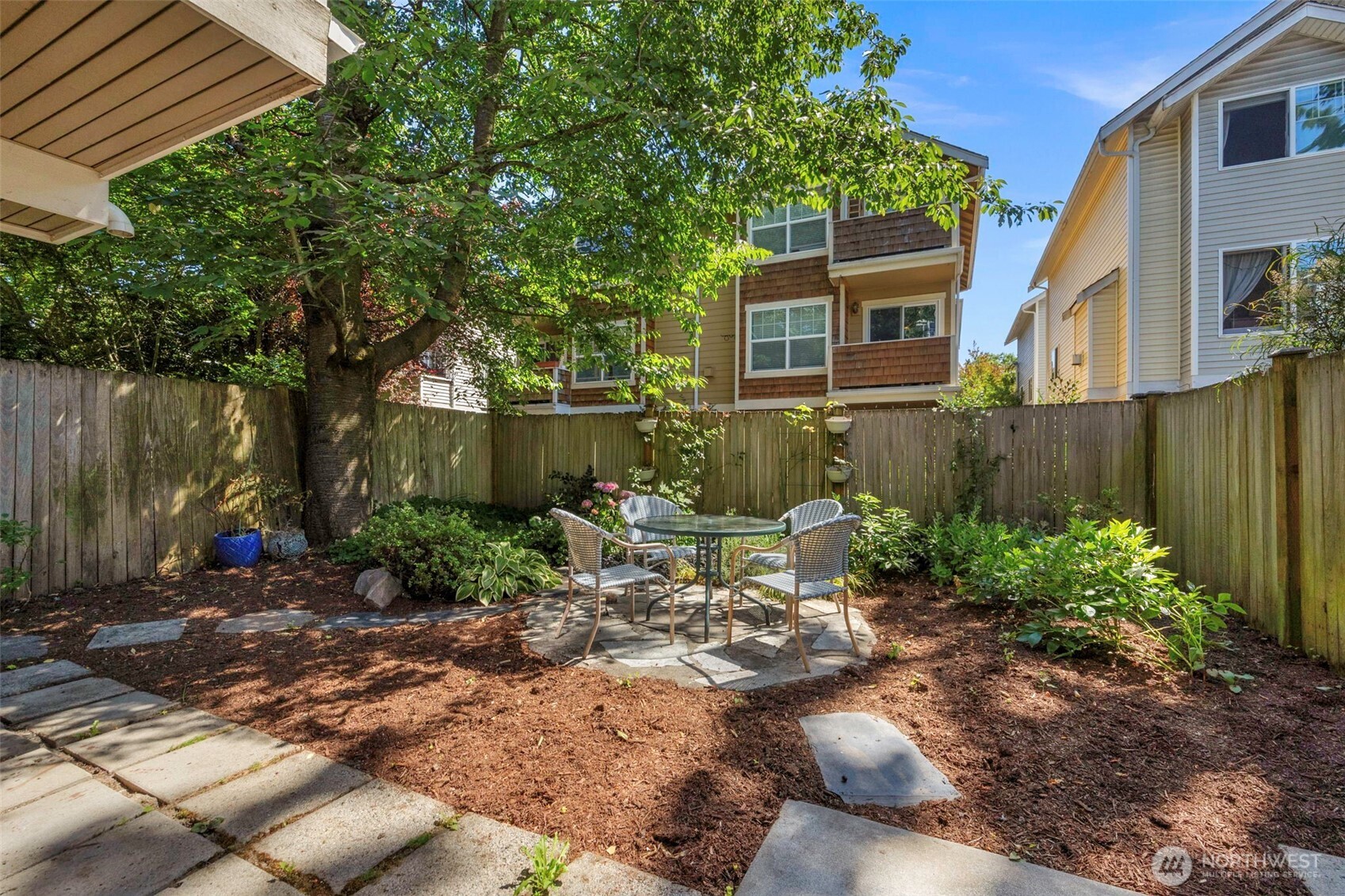 8548 Midvale Avenue North, Unit B Seattle, WA 98103 - Photo 30 of 40