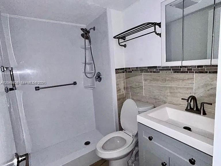 100 Berkley Road, Unit 210 Hollywood, FL 33024 - Photo 10 of 26