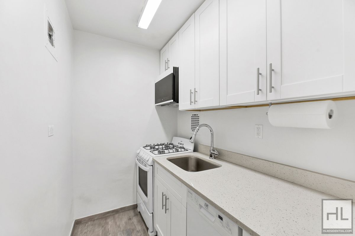 240 East 35th Street, Unit 5C Manhattan, NY 10016 - Photo 6 of 10 Photo 6