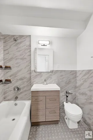 $419,000 | 240 East 35th Street, Unit 5C | Murray Hill