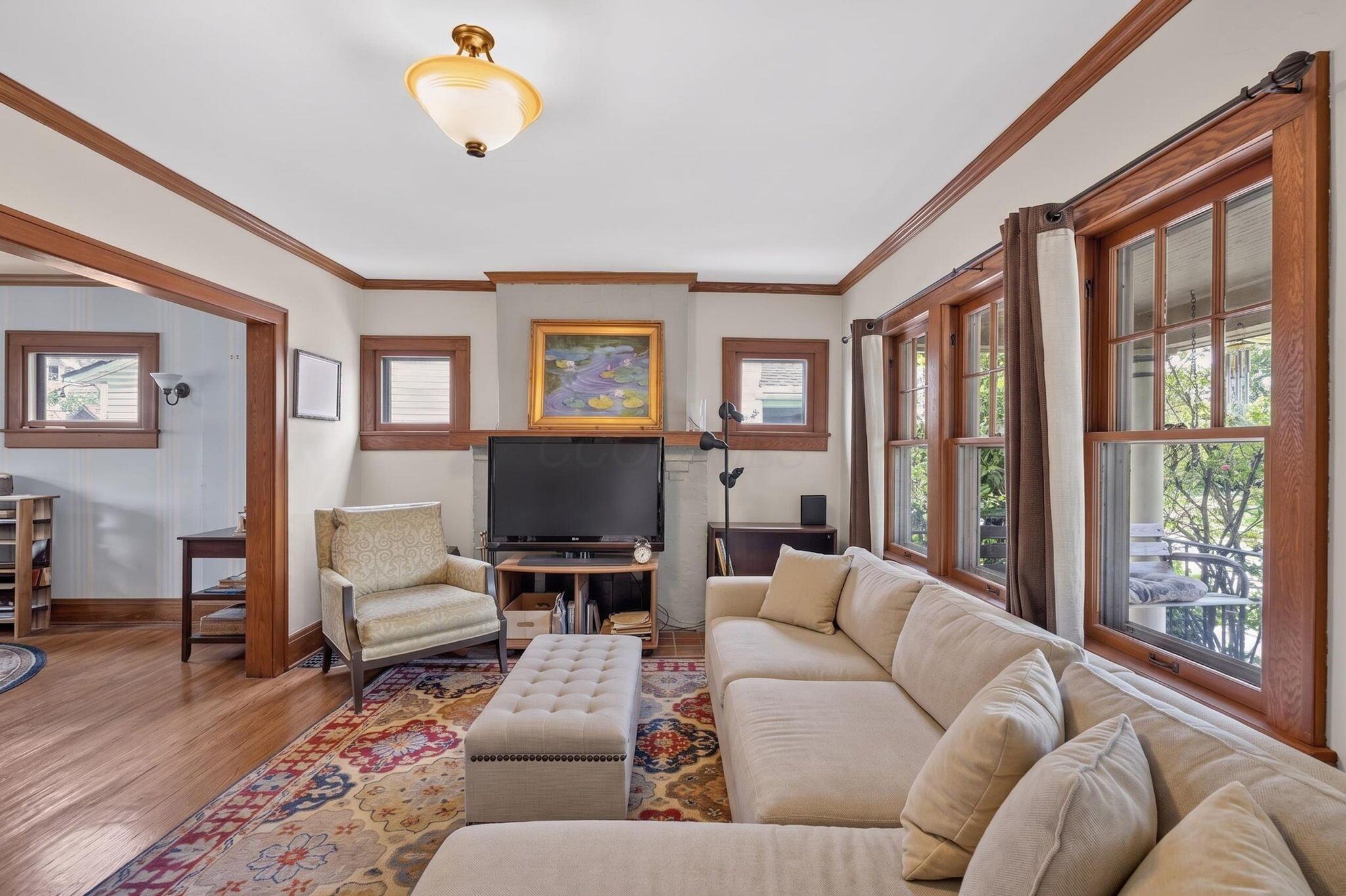 376 East Tulane Road Columbus, OH 43202 - Photo 6 of 26 Living room