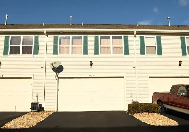 $2,400 | 2529 Capitol Avenue, Aurora, IL 60503