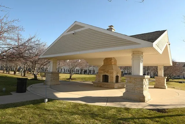 $2,400 | 2529 Capitol Avenue, Aurora, IL 60503