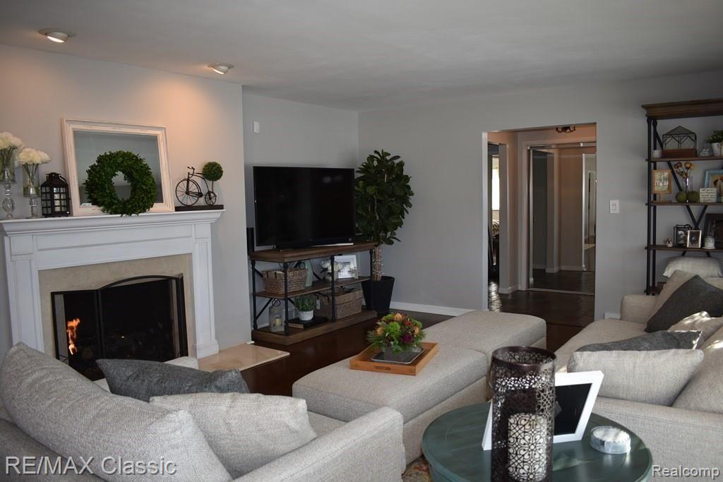 31974 Lahser Road Beverly Hills, MI 48025 - Photo 3 of 40