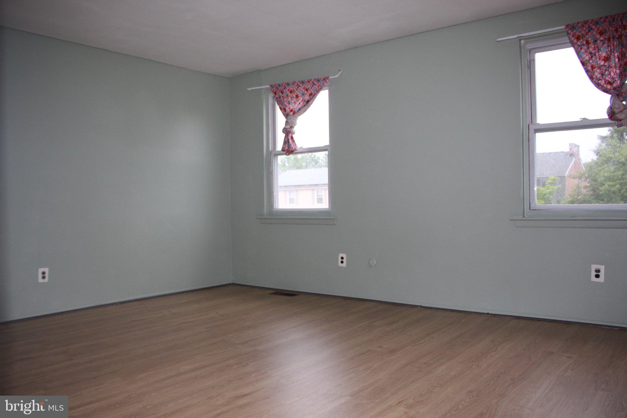 146 Oakmont Road Clementon, NJ 08021 - Photo 28 of 29 Bright, airy space with fresh potential.