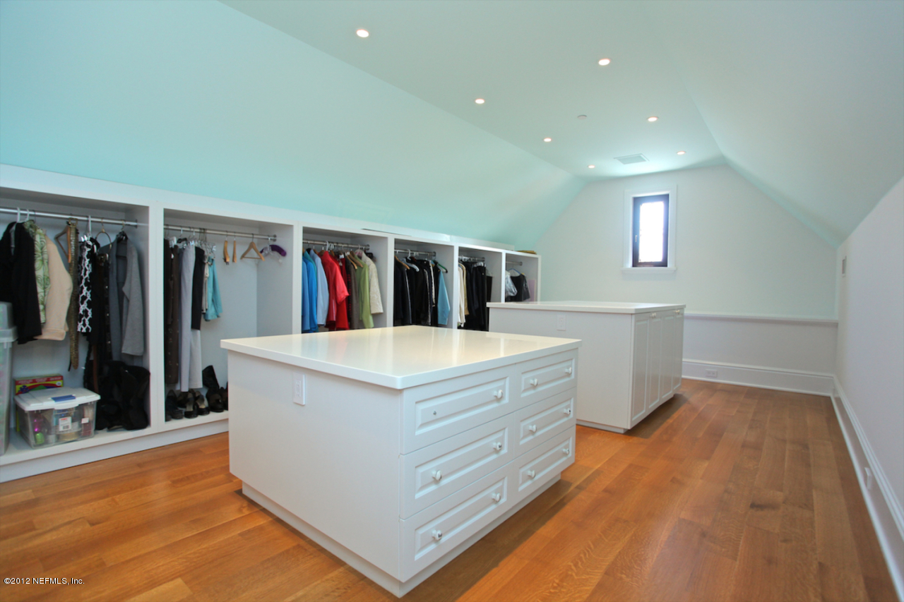 2122 River Road Jacksonville, FL 32207 - Photo 20 of 44 2nd Story Master Closet & Luggage Island