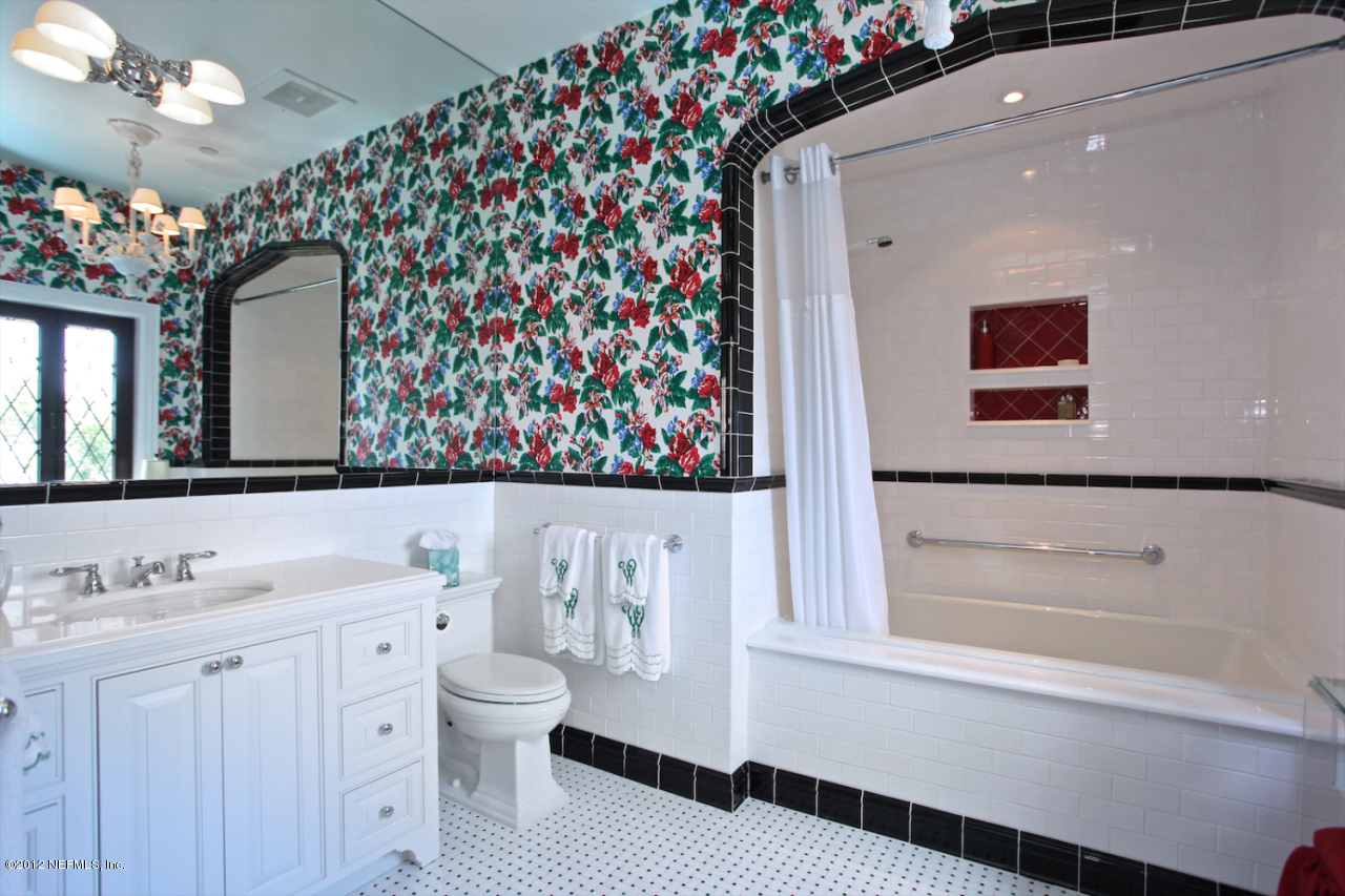 2122 River Road Jacksonville, FL 32207 - Photo 24 of 44 Bathroom 3