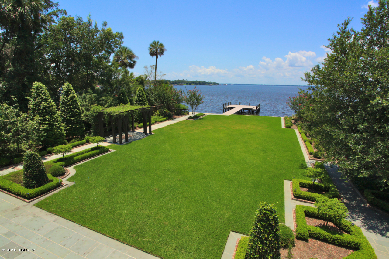 2122 River Road Jacksonville, FL 32207 - Photo 35 of 44 Rear of Property & Gardens