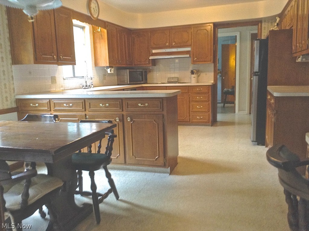 2063 Burlington Road Akron, OH 44313 - Photo 8 of 24 Roomy eat-in area of kitchen.