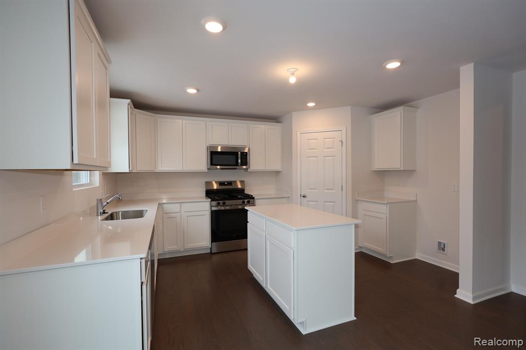 54757 Mockingbird Chesterfield, MI 48047 - Photo 5 of 26