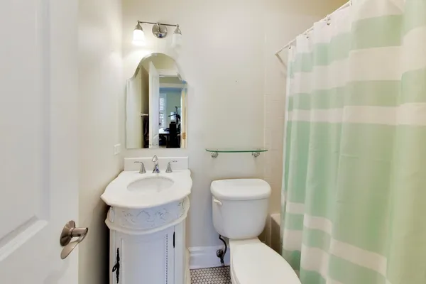 $4,400 | 1701 North Crilly Court, Unit 2E, Chicago, IL 60614