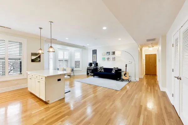 $4,400 | 1701 North Crilly Court, Unit 2E, Chicago, IL 60614